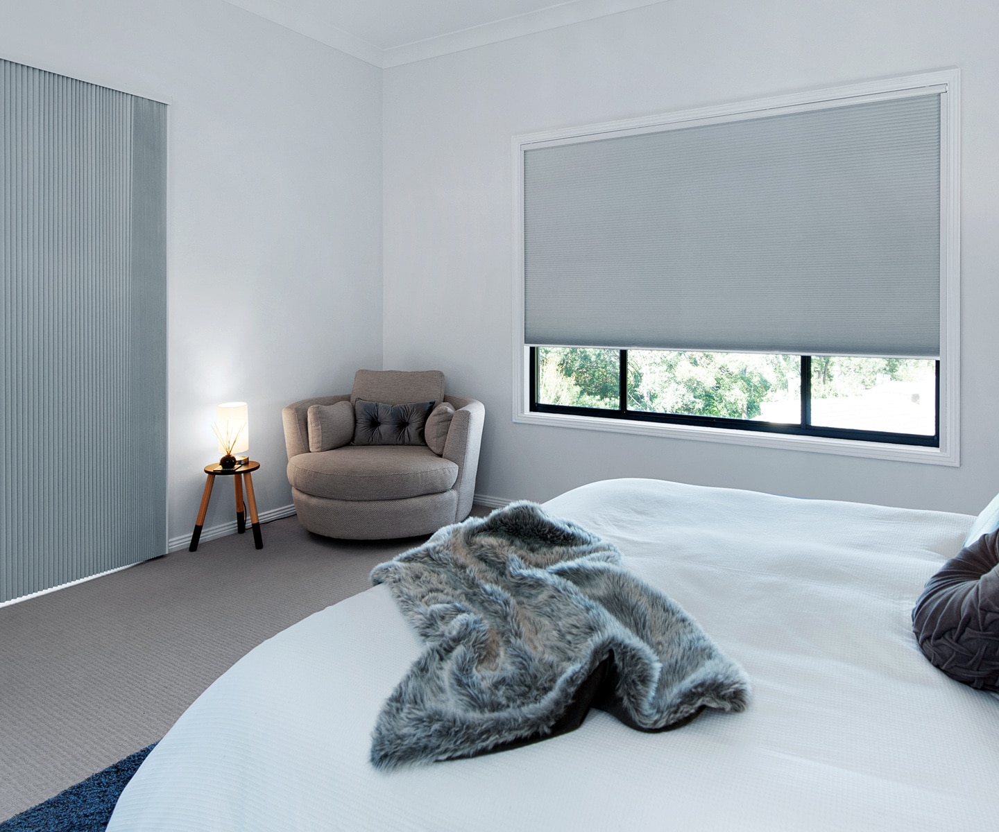 Large pleat blackout cellular Large pleat blackout cellular