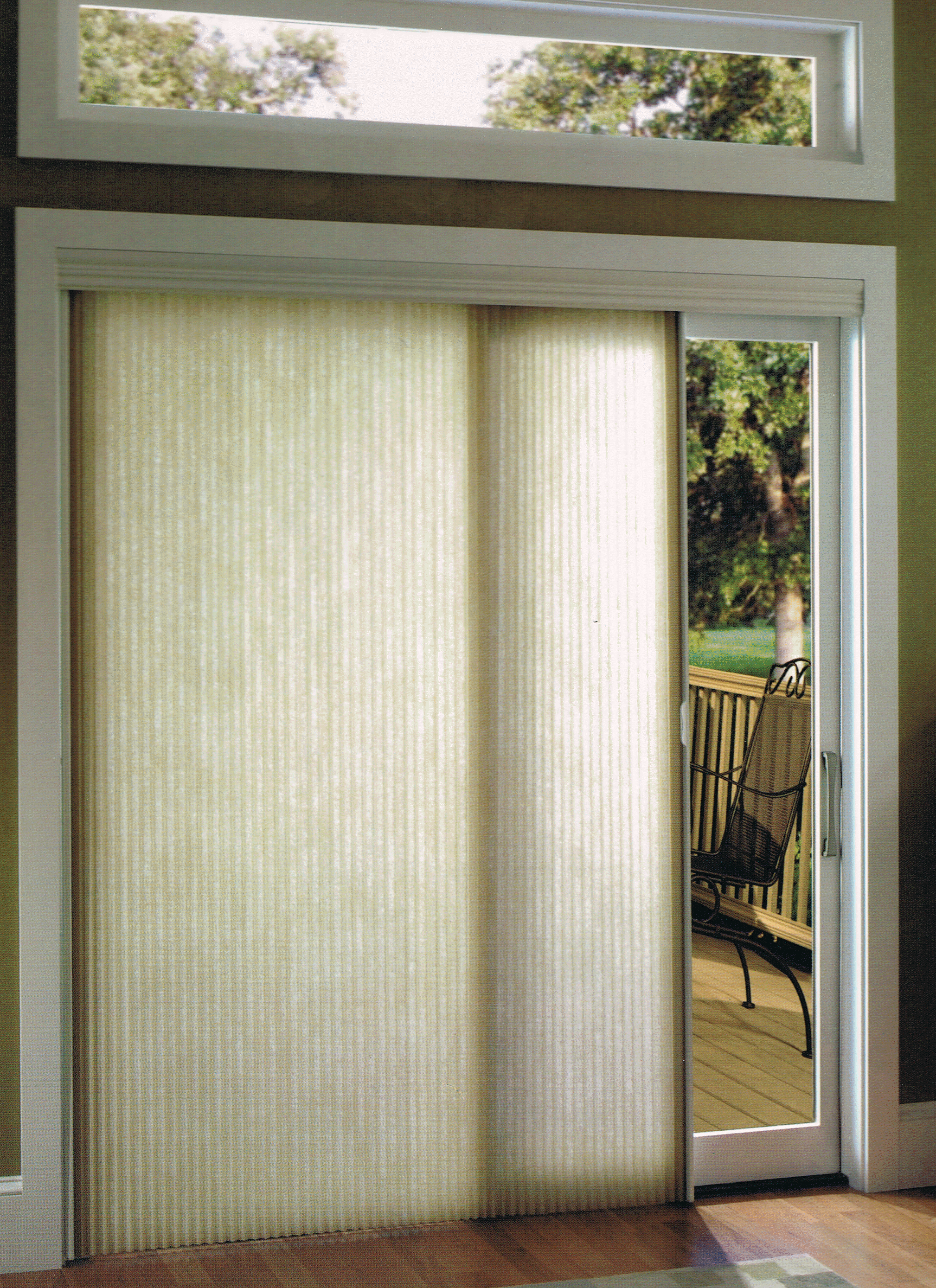 Vertical cell shade in light filtering 3/4 cell Vertical cell shade in light filtering 3/4 cell